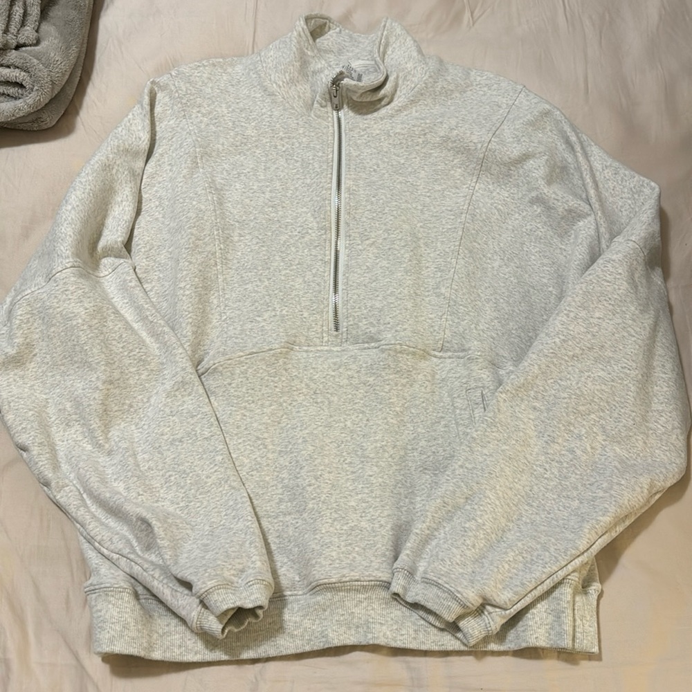 P’tula Quarter Zip in Light Gray